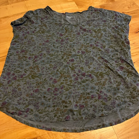 Relaxed fit Old Navy Floral Tee - Picture 1 of 5